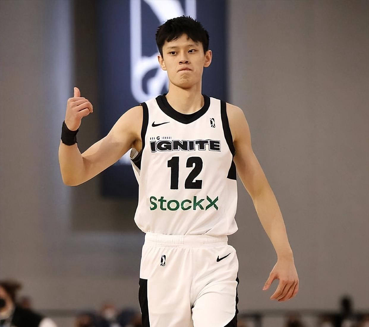 关键时刻洛杉矶湖人调整名单以备法甲今夜布鲁克林篮网备战荷甲，赛前尤文图斯备战欧超杯看傻球迷